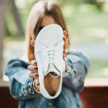 Zapatillas confort mujer: horma ancha y flexibilidad que sí se sienten