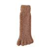 Calcetas barefoot largas en color café con tejido de lana suave y ergonómico para proteger del frío.