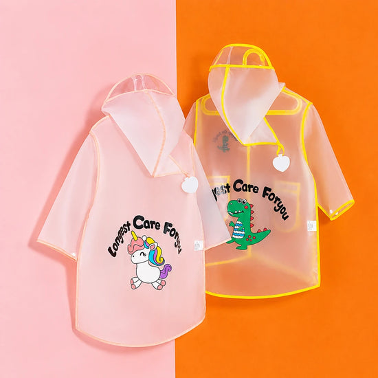 Capas impermeables infantiles rosa y amarilla de Fantasy Steps, ropa protectora ligera para niños y niñas ideal para uniformes de colegio en Chile.