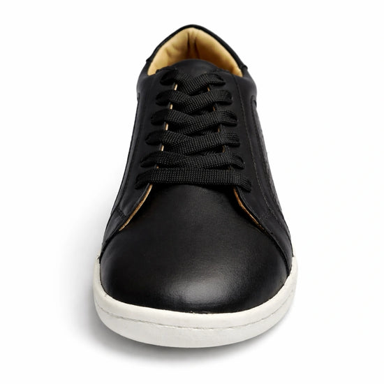 MOKA cuero negro trama vista frontal — zapato barefoot artesanal puntera ancha mujer Chile