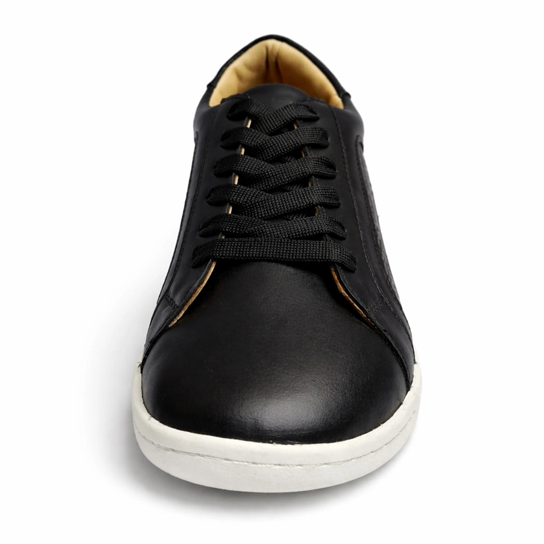 MOKA cuero negro trama vista frontal — zapato barefoot artesanal puntera ancha mujer Chile