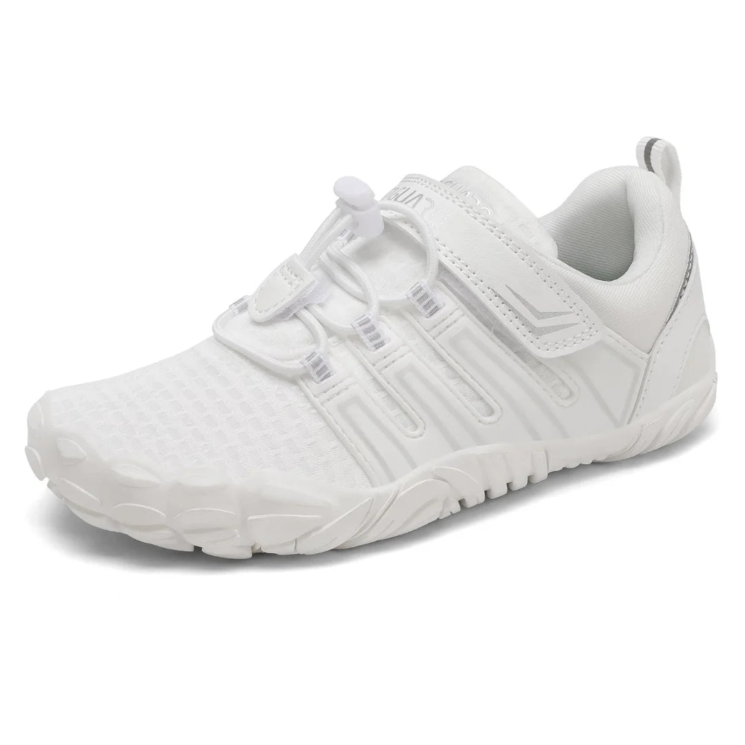 Zapatillas barefoot blancas infantiles ideales para educación física y tenis escolar.
