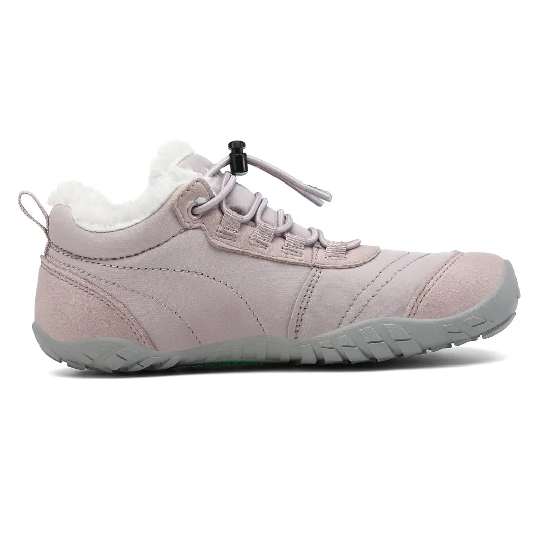 Zapatillas niña para invierno con horma anatómica que permite el libre movimiento de dedos.